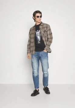 YOURTURN Fallen Schoolzi - T-Shirt Print - Black -Herenmode 2b96468570f346dfa85baf08586d9f17