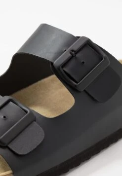 Pier One Unisex - Pantoffels - Black -Herenmode 2c1088e9c35241008f77393ded163426