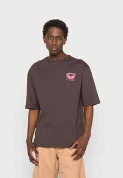 YOURTURN Nostalgia Future Tee Unisex - T-Shirt Print - Brown 9 YOURTURN Nostalgia Future Tee Unisex - T-Shirt Print - Brown -Herenmode 36f7e96f8ea14564abd417ba45e7ff27