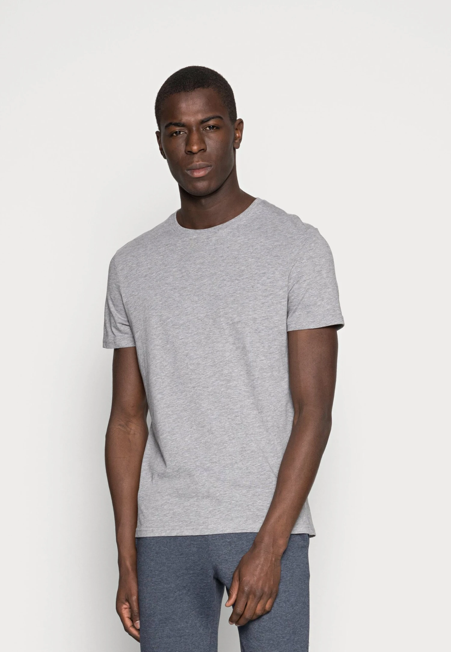 Pier One 3 Pack - T-Shirt Basic - White/Black/Light Grey 6 Pier One 3 Pack - T-Shirt Basic - White/Black/Light Grey - Afbeelding 4