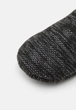 Pier One Pantoffels - Black -Herenmode 50c6e37e4898429699554a8740194458