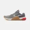 Nike Performance Metcon 8 Unisex - Trainingsschoen - Flat Pewter/Phantom/Med Brown/Light Crimson/Adobe/Cobblestone -Herenmode 75fa656709134f0c936e1b09563abd35
