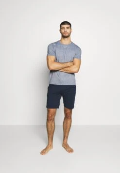 Pier One Pyjama - Dark Blue 8 Pier One Pyjama - Dark Blue -Herenmode 7651f7d5f00140bd9b26f1ca15fd73b9