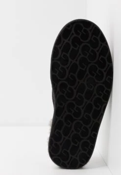 Ugg Scuff - Pantoffels - Black -Herenmode a7d657a828814ad5b648a220729f64dd