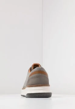 Skechers Moreno - Sneakers Laag - Taupe 11 Skechers Moreno - Sneakers Laag - Taupe -Herenmode b9284f888ed04fde8b234922e1e8138c