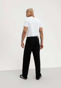 Pier One Relaxed Fit Jeans - Black Denim 10 Pier One Relaxed Fit Jeans - Black Denim -Herenmode bf404b2702f147db8268635cd2118982