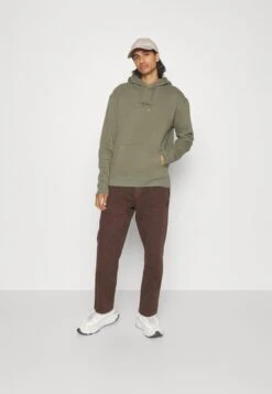 Hollister Co. Summer Icon Unisex - Hoodie - Olive 9 Hollister Co. Summer Icon Unisex - Hoodie - Olive -Herenmode cdb78255aee84d92a37dcf65c1a96620