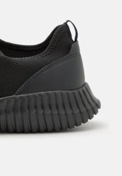 Pier One Sneakers Laag - Black -Herenmode da21a0204b9943a1b0a5be03e6d2430f