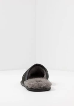 Ugg Scuff - Pantoffels - Black -Herenmode da757aff0ffe4030af4ba8238bcf11e5