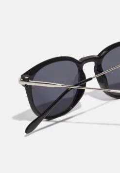 Pier One Zonnebril - Black 8 Pier One Zonnebril - Black -Herenmode e1238979fc144555bfd451a98b4e6bbf