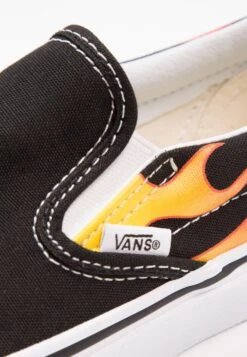 Vans Classic Slip-On- Instappers - Black/True White -Herenmode ec0229fd88a34f2ea29a1e4e2832ed6f