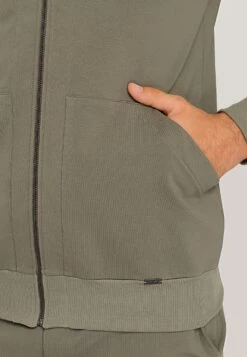 HANRO Natural Living - Sweater Met Rits - Antique Green 11 HANRO Natural Living - Sweater Met Rits - Antique Green -Herenmode ef557c15b88a42439409c20e0f01d135